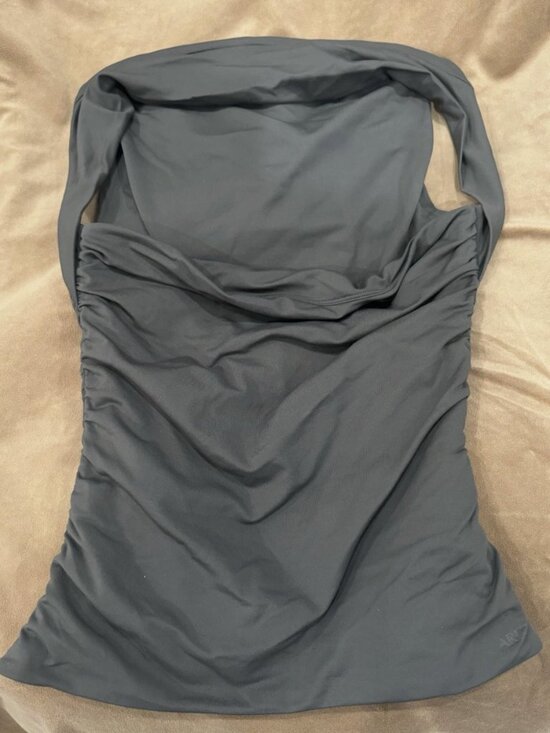 Aritzia Tops - NWOT Aritzia Contour Flourish Top Olive Green Size Medium M